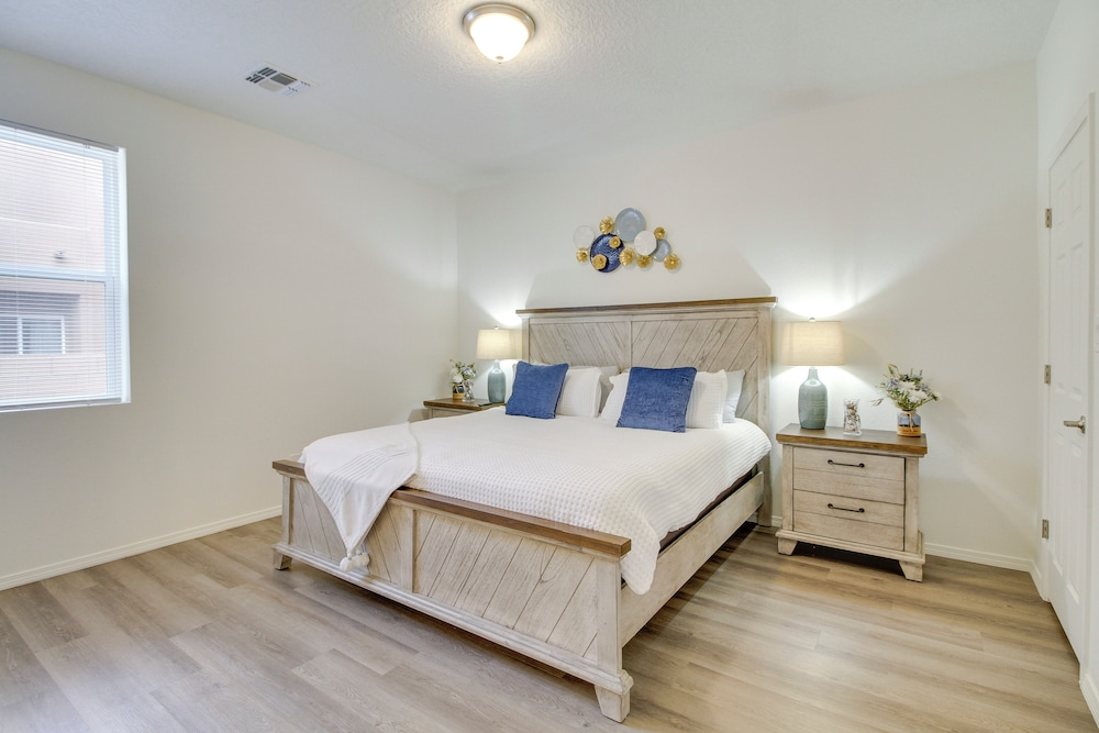 3 Mi to Downtown: Wfh-friendly ABQ Townhome!