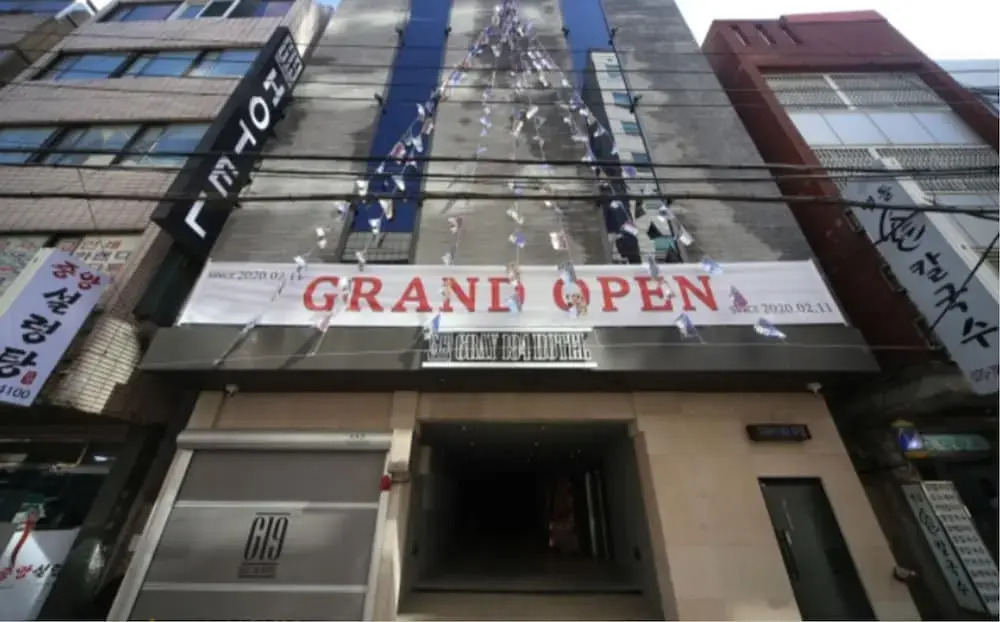 Gray 194 Hotel
