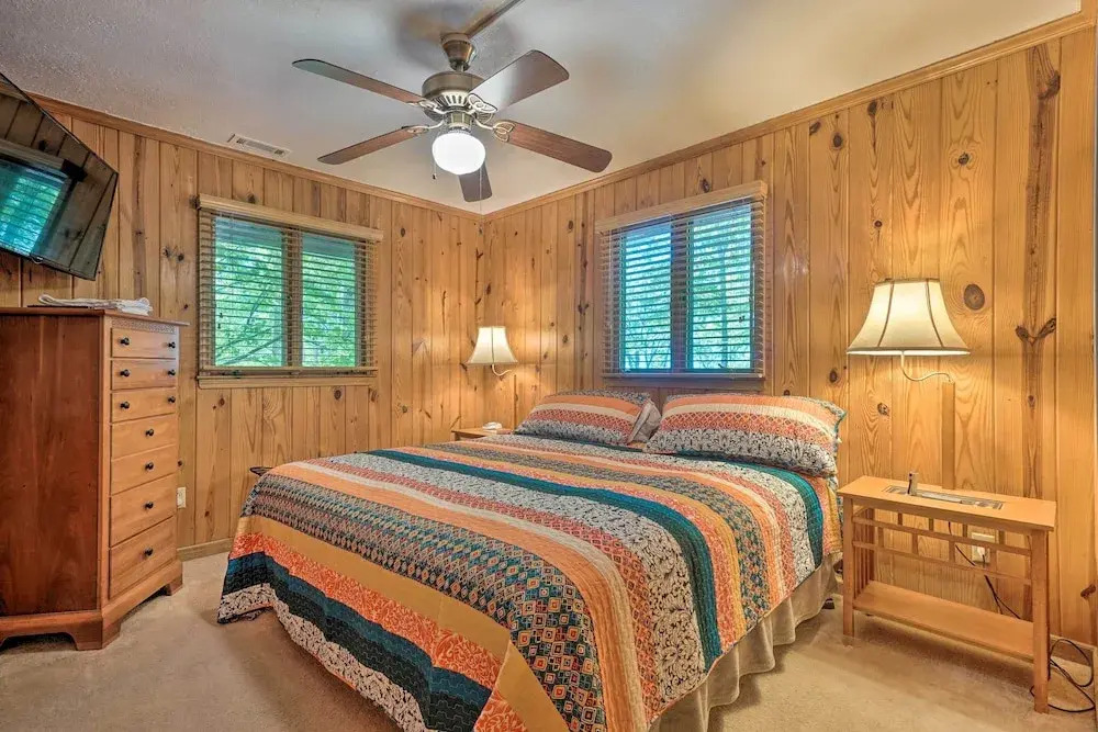 Serene Sky Valley Family Chalet w/ Fireplace
