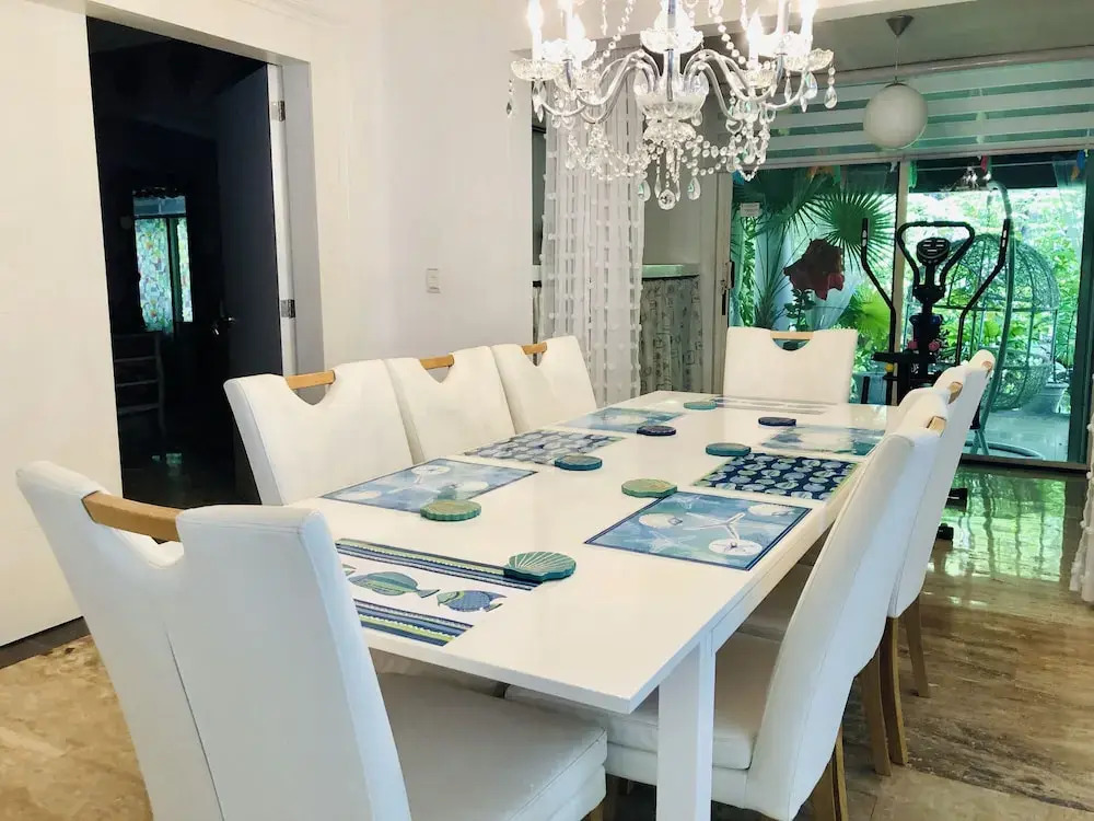 Lovely Luxury Home Near the Beach, 10 ppl