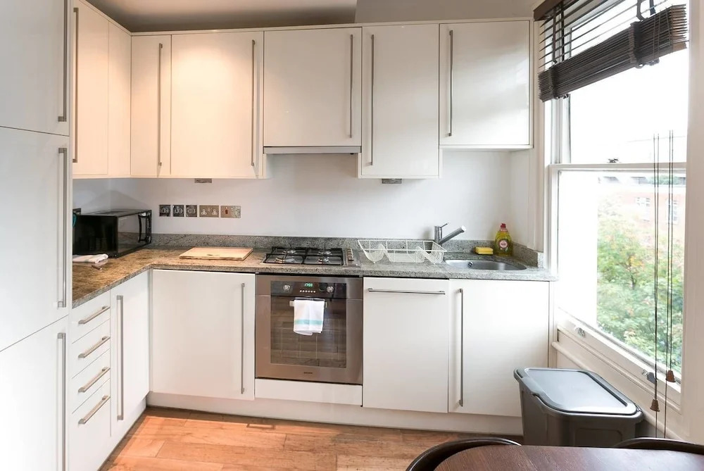 3BR Apartment in Great Swiss Cottage Location