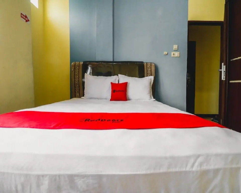 RedDoorz At Jalan Japaris Medan
