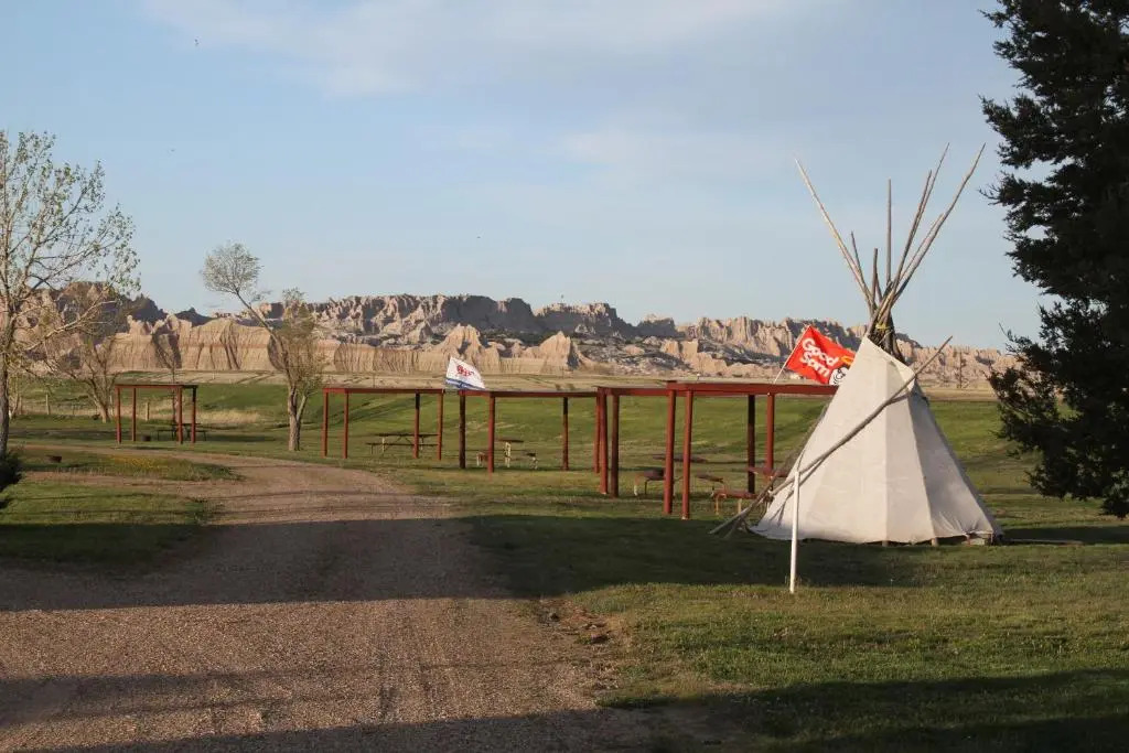 Badlands Hotel & Campground