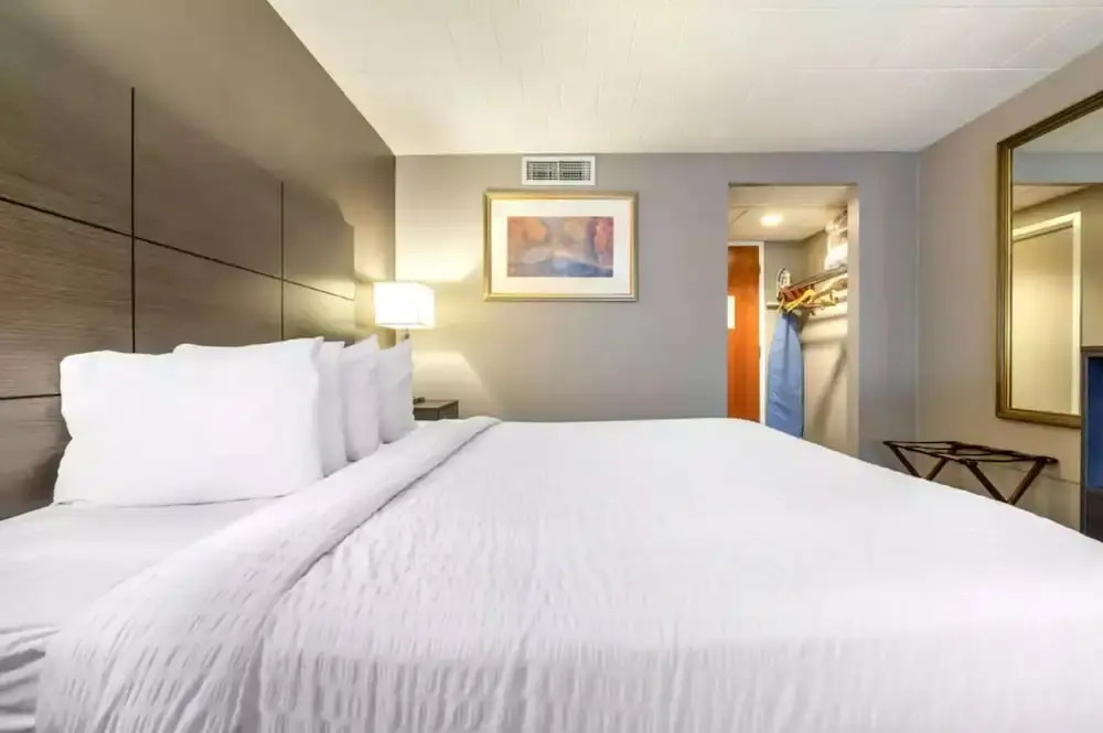 Charming Ensuite Rooms in NEW CUMBERLAND
