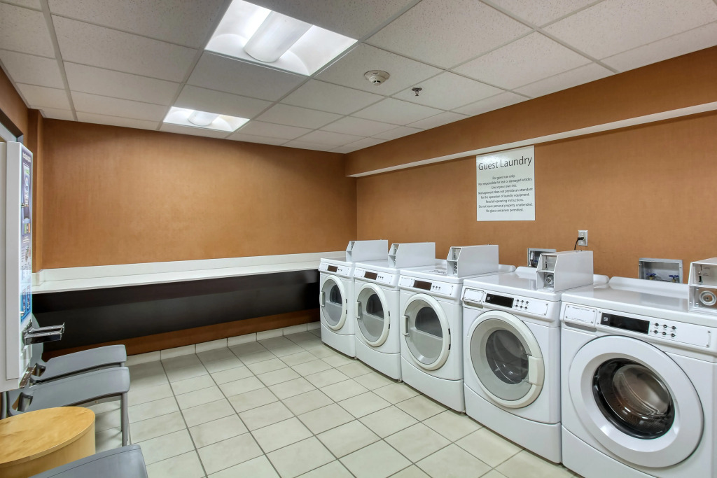 Holiday Inn & Suites Atlanta Airport North by IHG