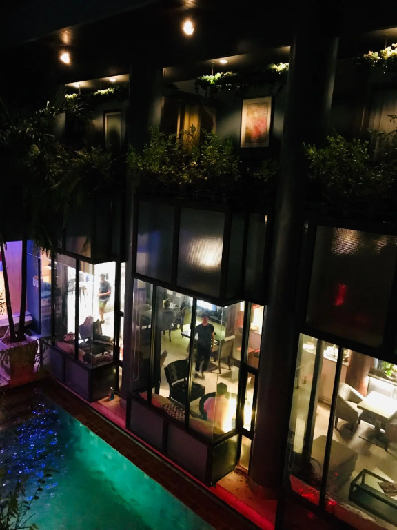 Blu Cabin Ari Stylish Gay Poshtel
