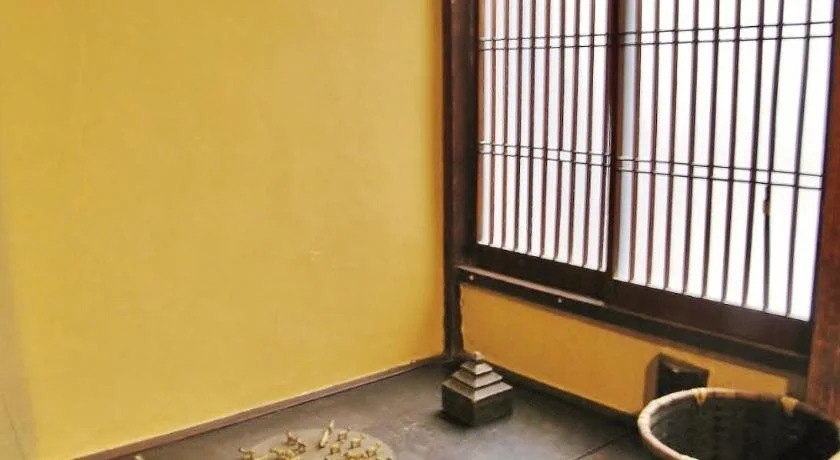 Small World Guest House - Hostel
