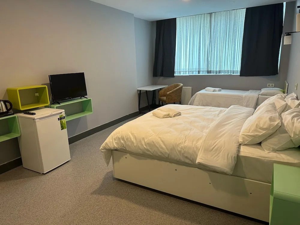 Aderans Hotel