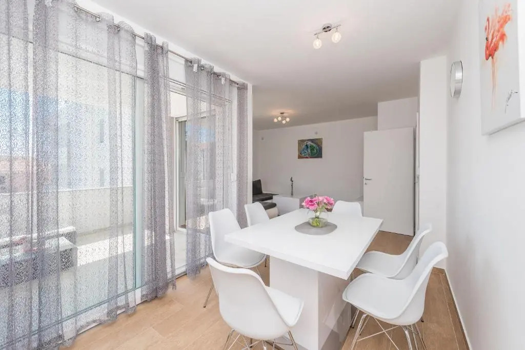 Villa Star 6 luxury apartment with a pool
