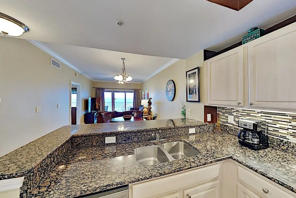 All-suite Gulf-front Getaway W/ Pools & Gym 2 Bedroom Condo