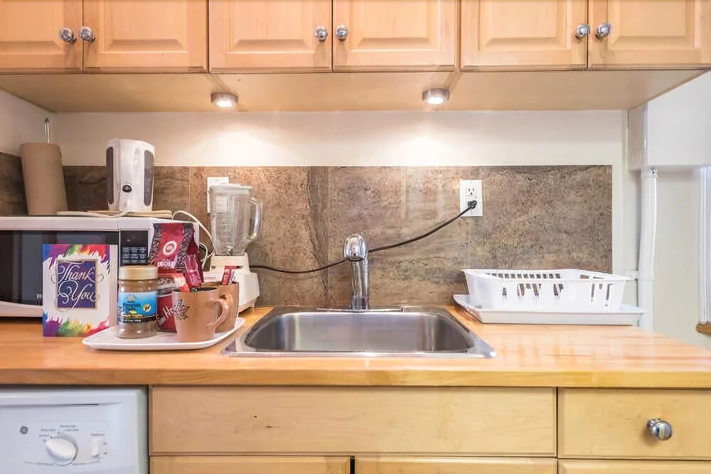 Spacious Bachelor Apt offered by Short Term Stays