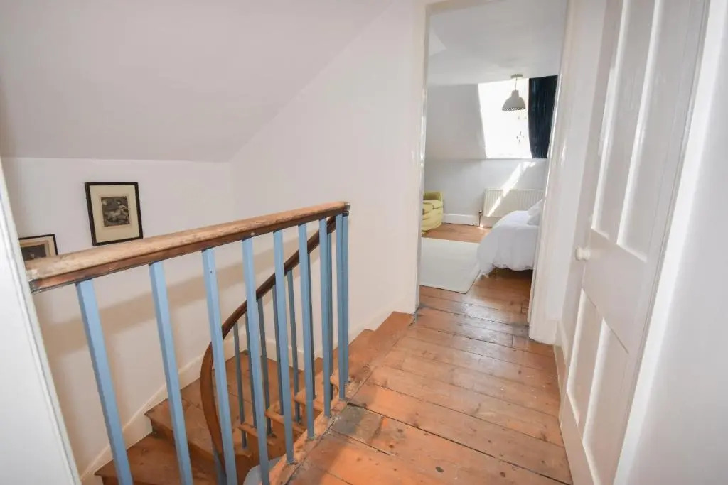 Arden Villa, sleeps 8, moments from the golden sandy beach of Ryde