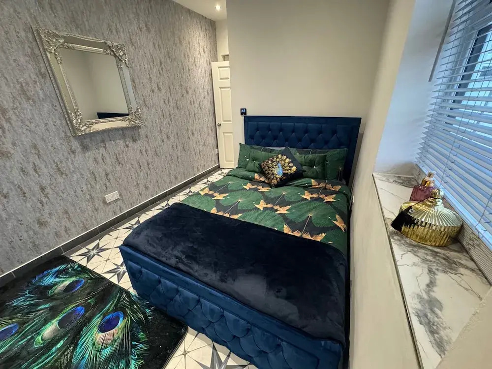 Central Location - Apartment - Sleeps 2 - Parking