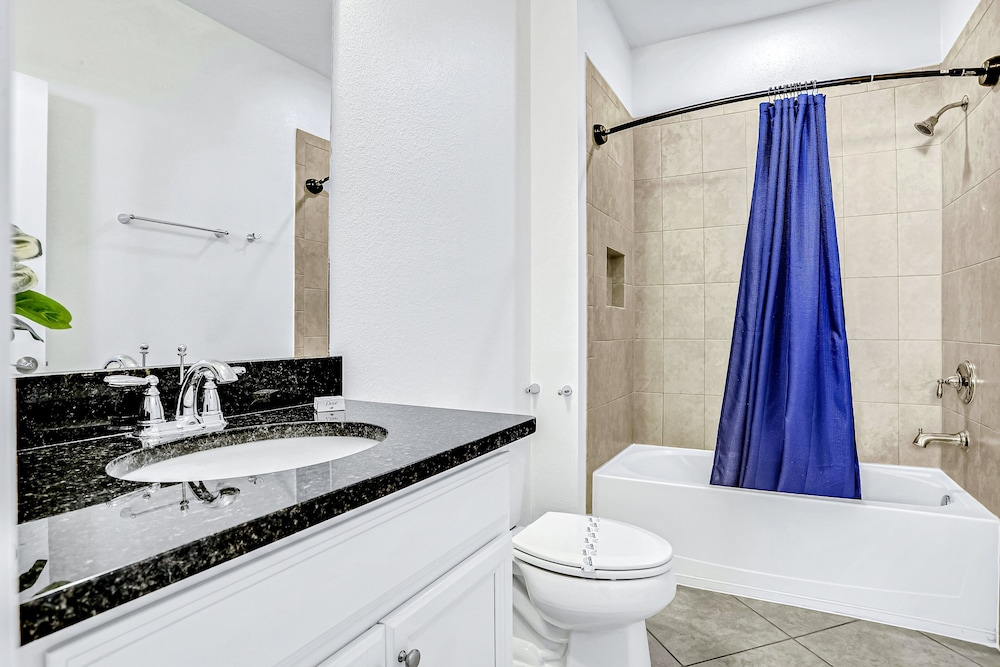 Dog-friendly Townhome With Private Pool, Screened Lanai, Fast Wifi, W/d, AC