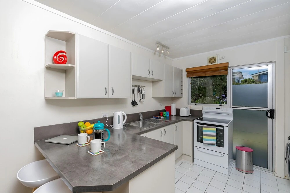Super 2 bed flat in Remuera