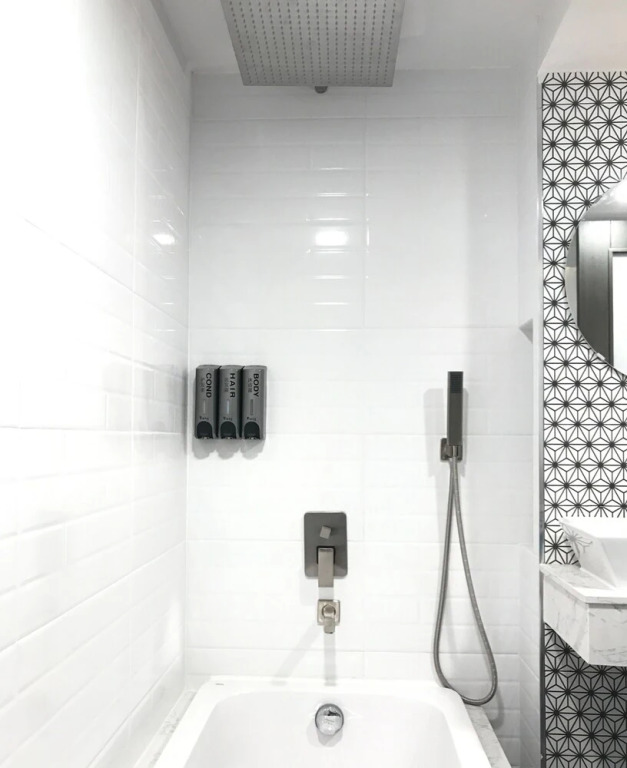 Stay in Style The Heart of Nimman R306AB