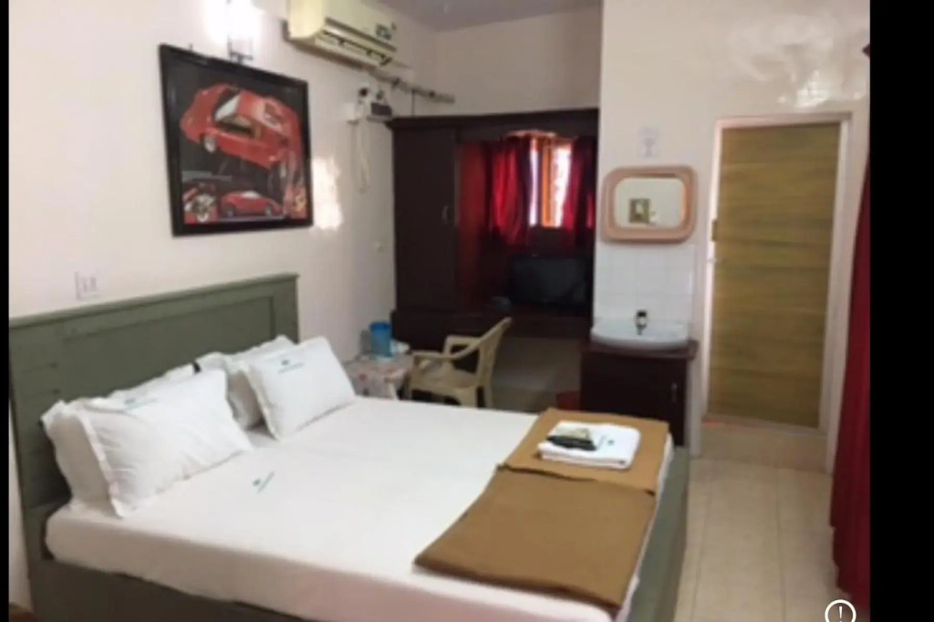 Anandan Tourist Home