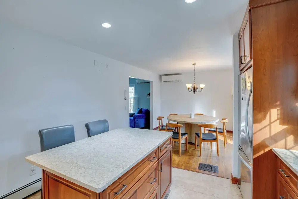 Woodstock Getaway w/ Hot Tub ~ 2 Mi to Dtwn!