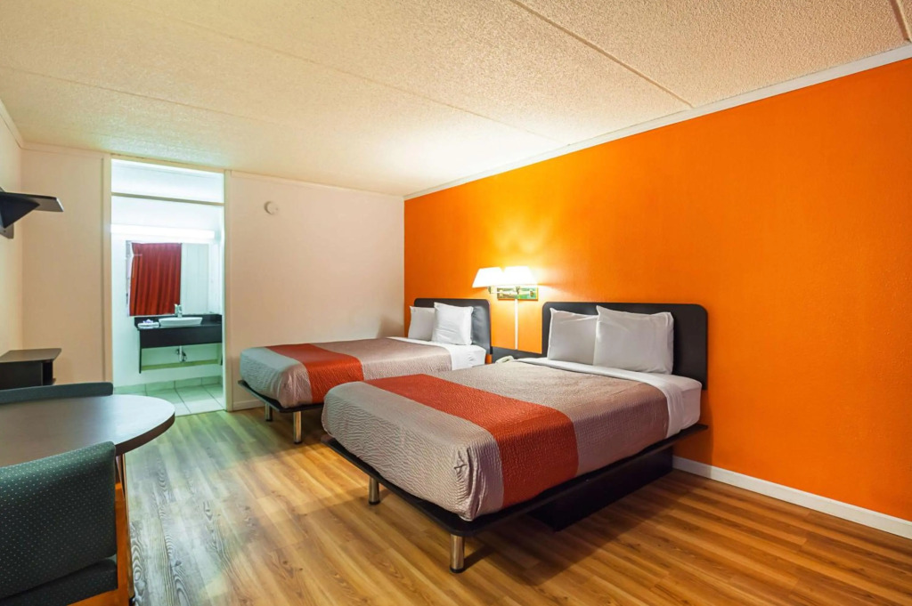 Motel 6-Tifton, GA