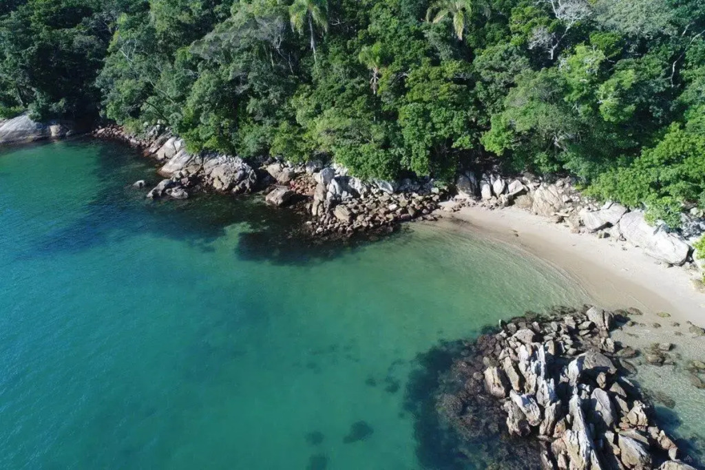 Lindo e Novíssimo Apartamento na Praia de Bombas.