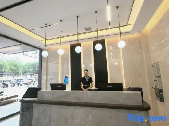Yizhao Business Hotel (Fuyang Linyi Shopping Mall)