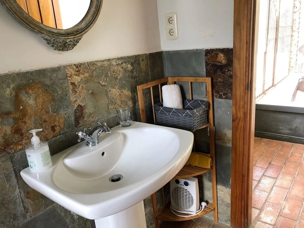 Villa With 5 Bedrooms in Maello, With Private Pool and Enclosed Garden