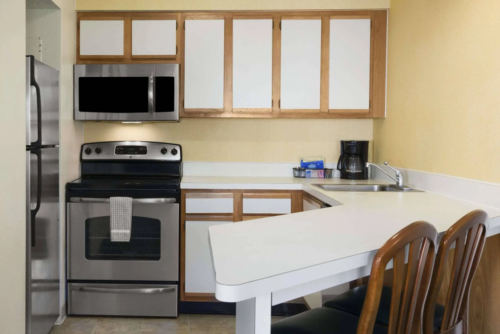 Philadelphia Suites at Airport - An Extended Stay Hotel