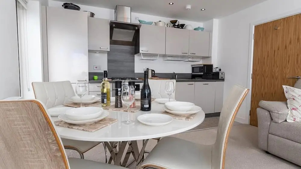 Modern Apartment in Deganwy With Parking