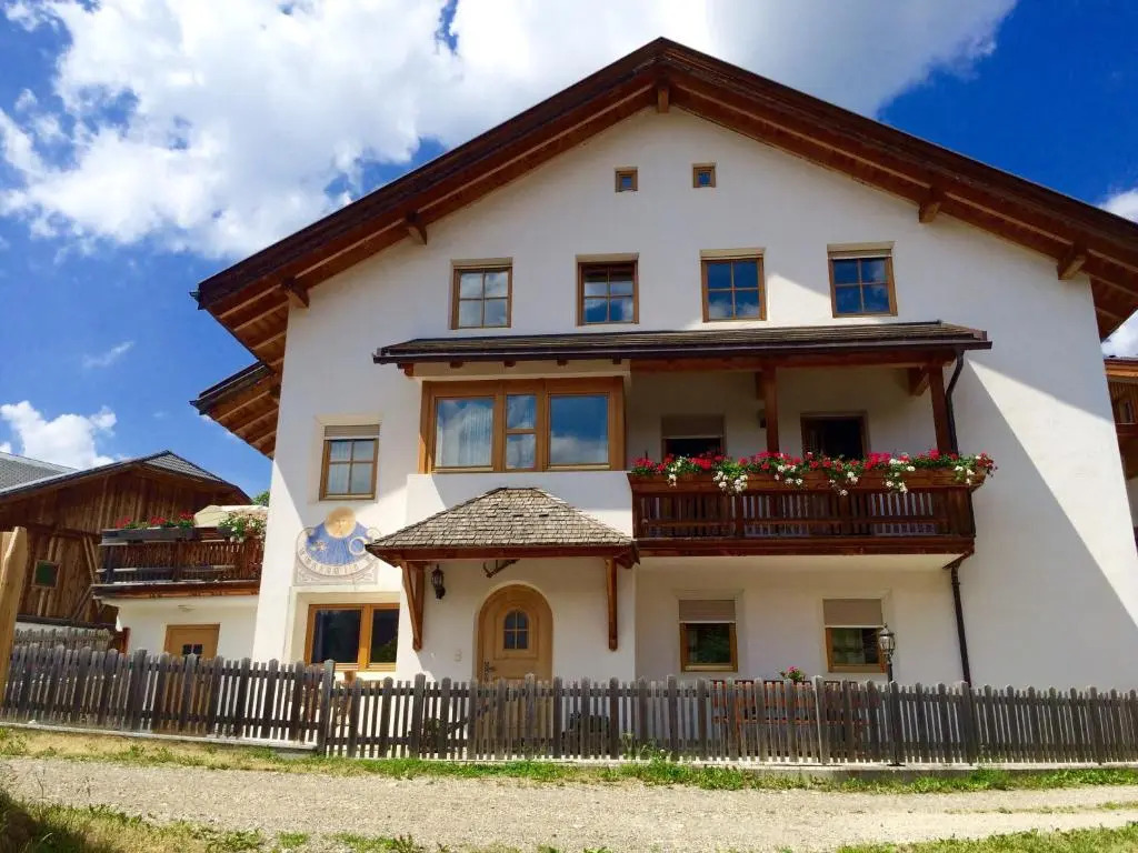 Sumaela Apartments