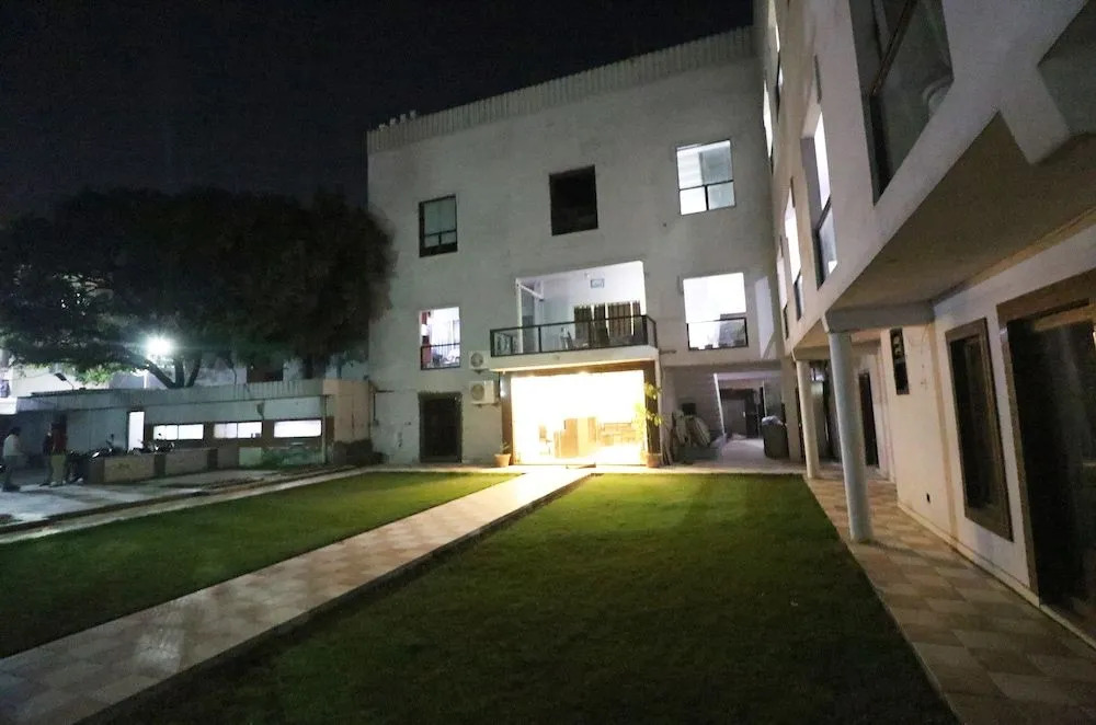 Oyo 19979 Hotel Rajshri