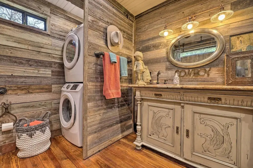 'horse Thief Inn' Cabin Retreat w/ Deck & Hot Tub!