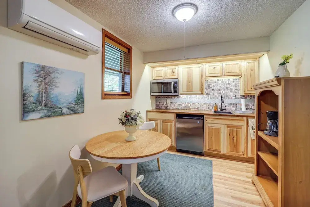 Wooded Cabin w/ 2 Decks on Golf Course in Newland!