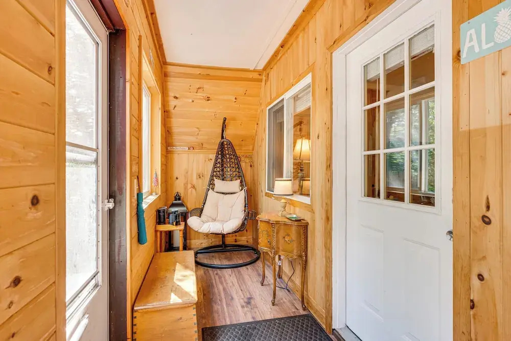 7 Mi to Ski Slopes! Cozy Madison Cabin w/ Fire Pit