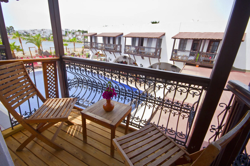 Costa Bitezhan Beach Hotel