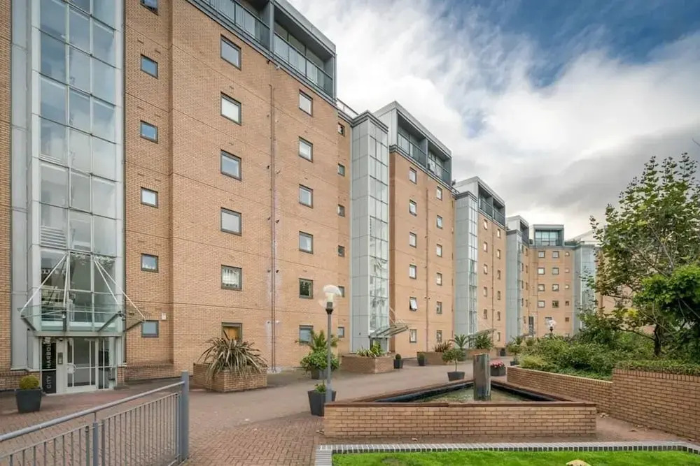 Bright 2 Bed 2 Bath apt Near Canary Wharf