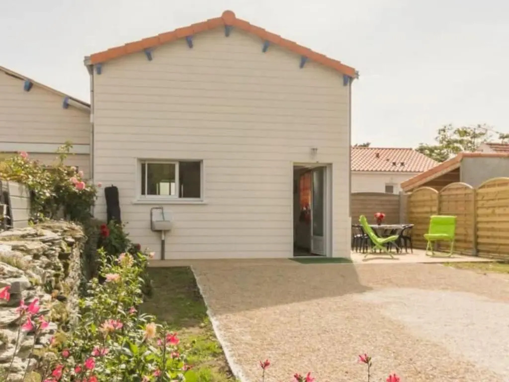 Maison mitoyenne cosy à 200m de la mer avec terrasse, wifi et équipements bébé - FR-1-306-1062