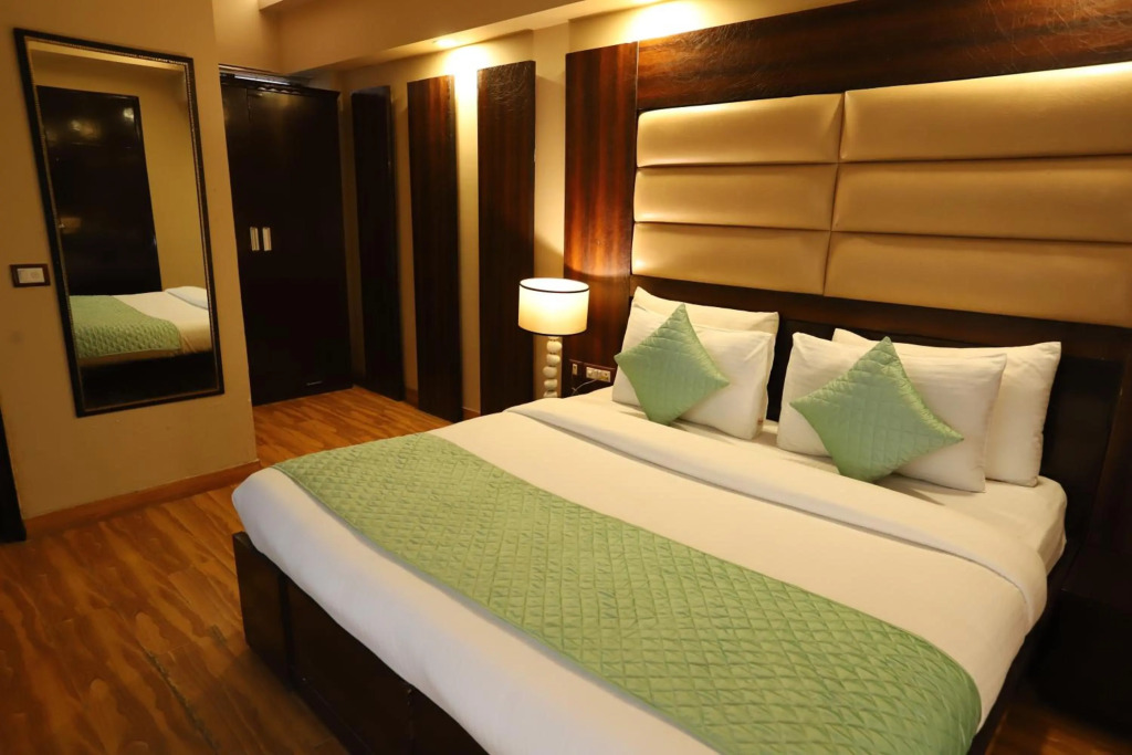 Hotel Palm Grand Naraina New Delhi - Couple Friendly Local IDs Accepted