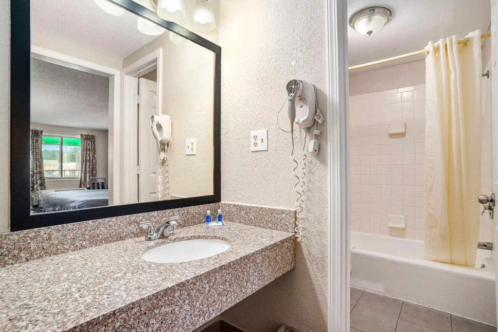 Rodeway Inn Grand Haven