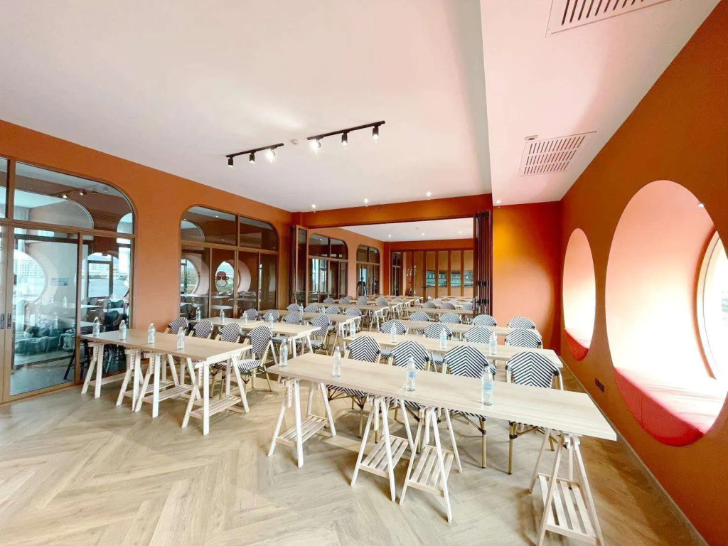 Blu Monkey Hub and Hotel Bangsaen