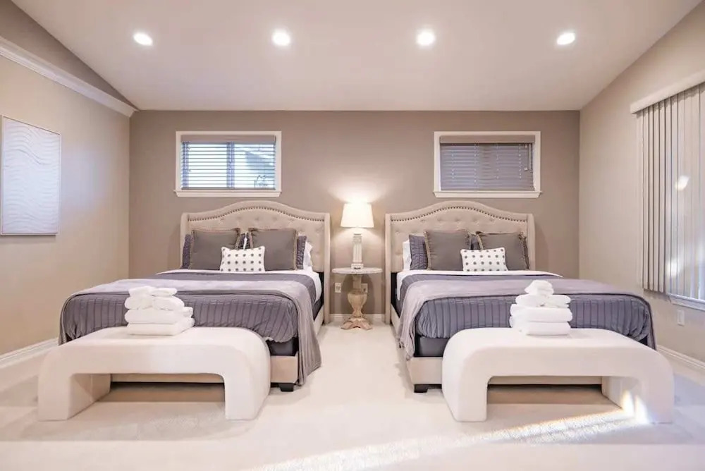 Marbella Lane - Charming 4BR Bungalo for Relaxing Retreat