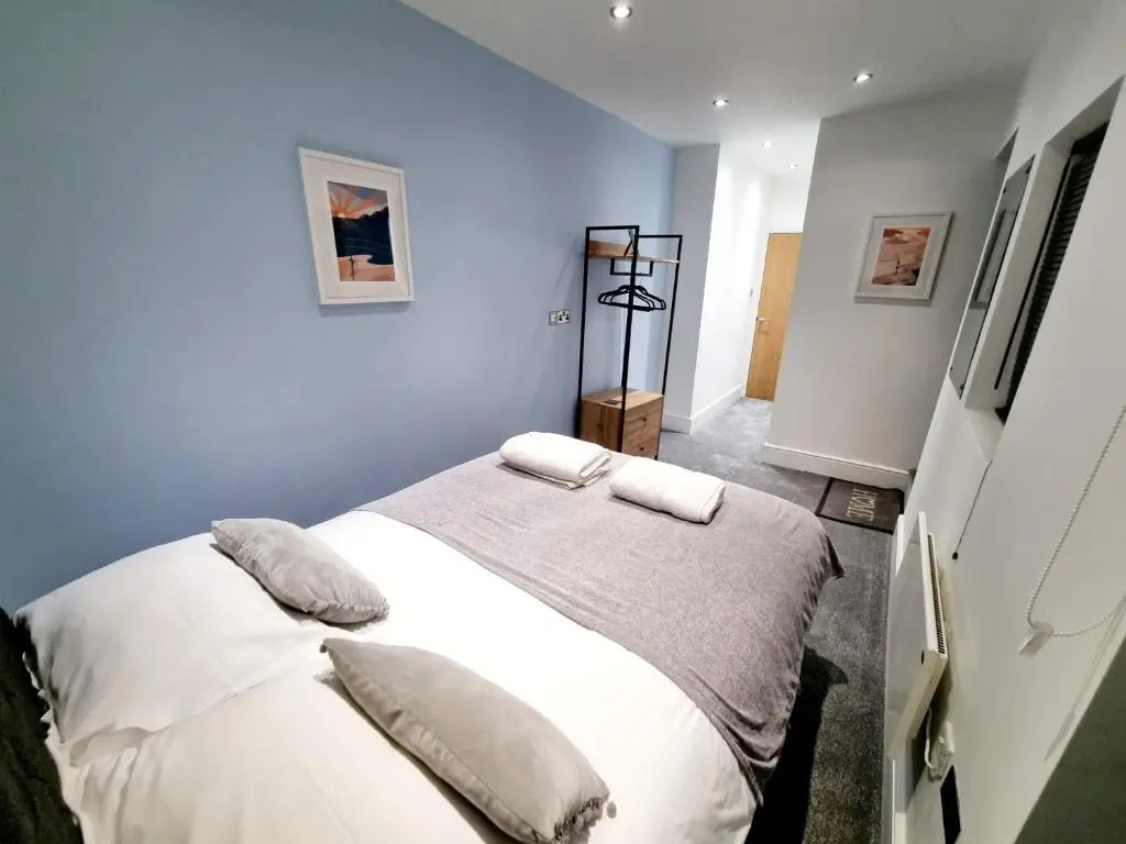 Superb 2 beds 2 baths New Apartment w/ Garden+Patio
