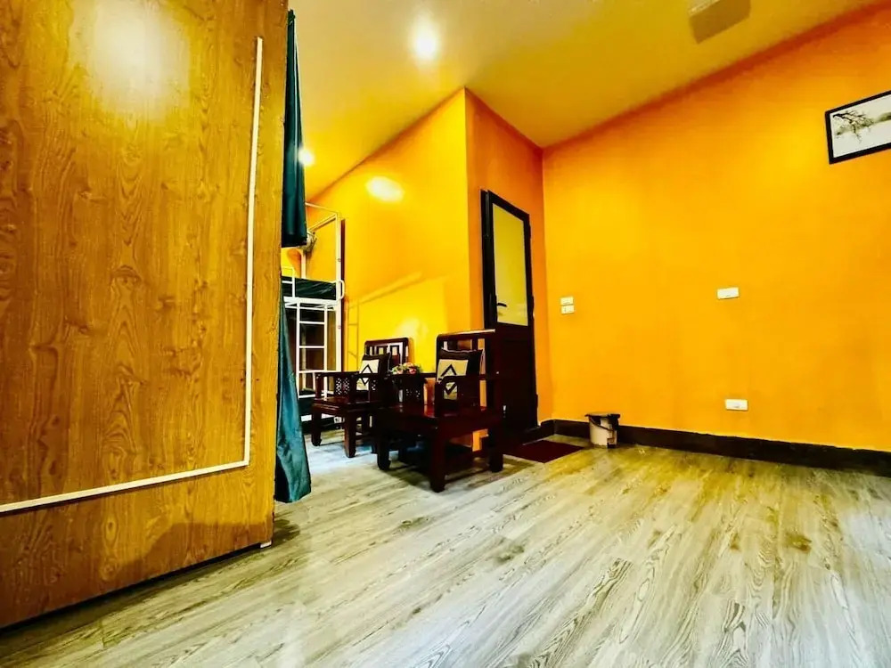 Autumn Hanoi House Bat Su