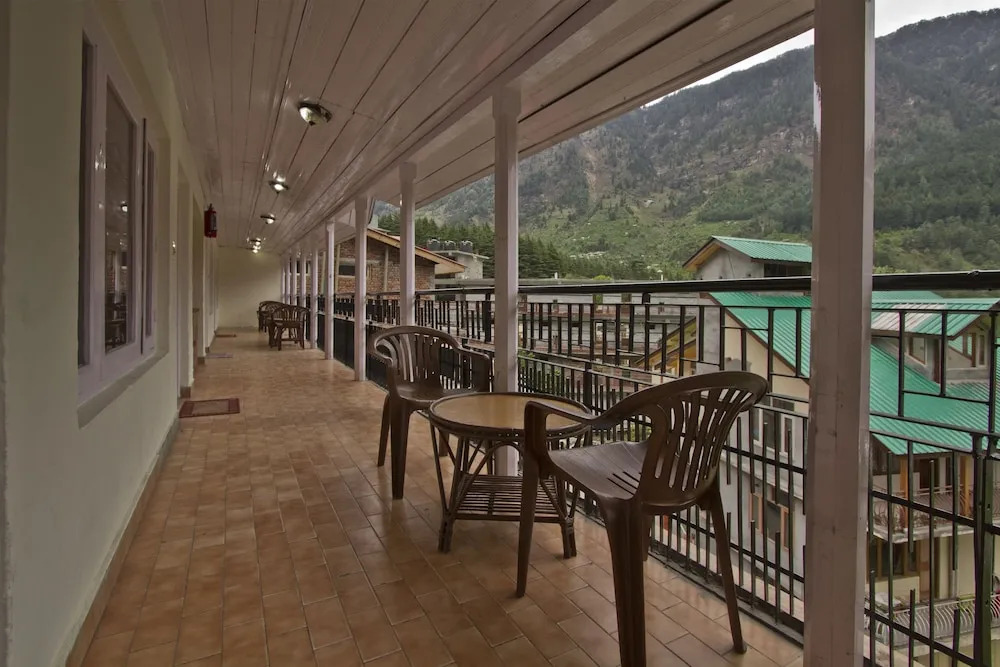 OYO 8895 Hotel Pine Grove