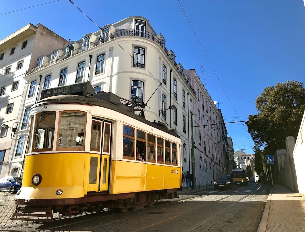 Casa da Estrela Next to Tram28