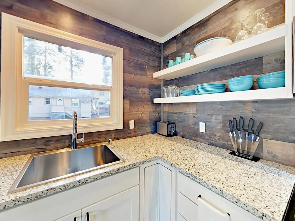 4093 Manzanita Ave Cabin Unit 1