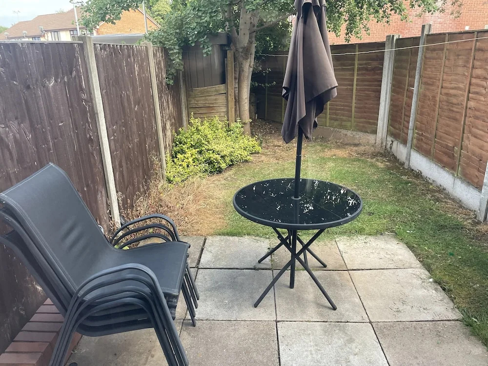 3-bed House in Stoke-on-trent Free Sky Free Wifi