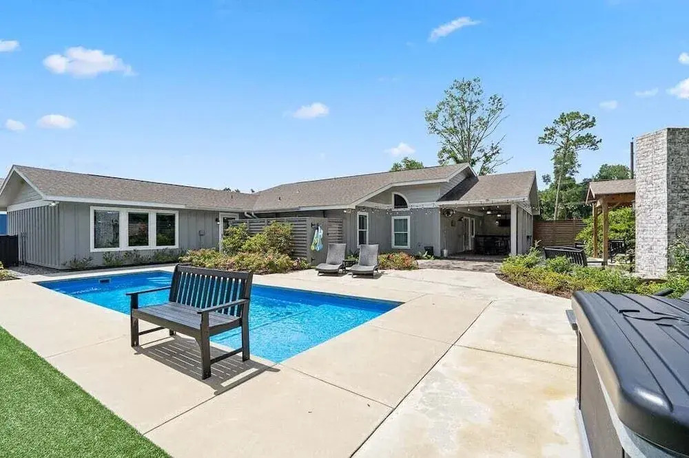 Resort Feel Home, Private Pool,spa,hammocks. Beach,owa,wharf-15min, 5 Bedrooms