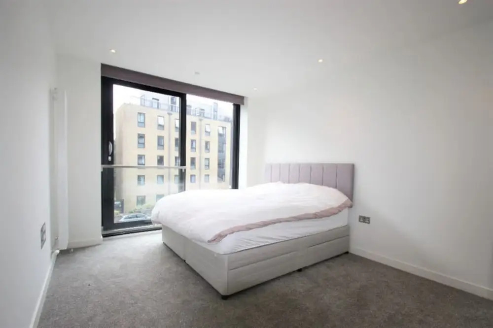 Modern And Bright Two Bedroom Flat On Quartermile