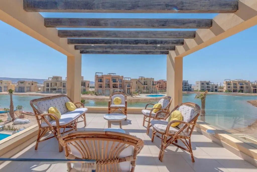 La Casa de Playa Tawila on Island 4BR Private with Heated Pool