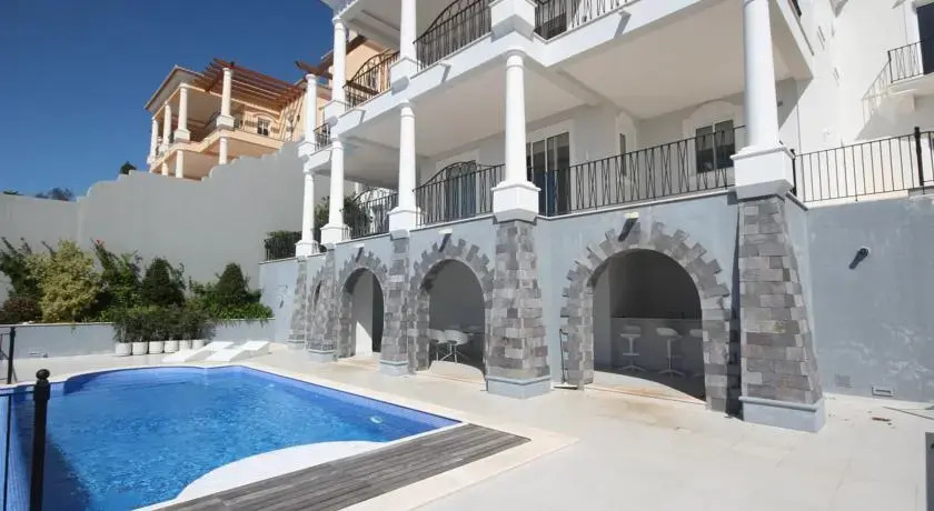 Stunning Villa With Private Heated Pool